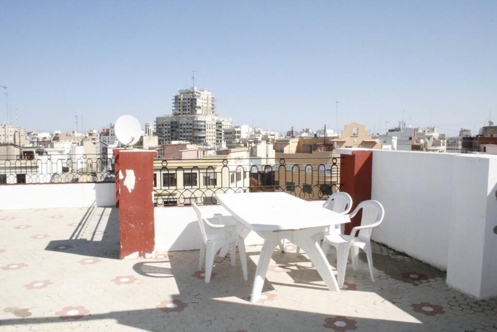 شقة Cosy Apt Terrace In Downtown فالنسيا المظهر الخارجي الصورة